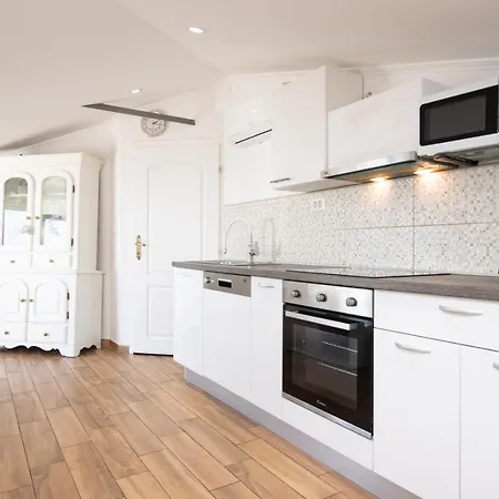 In With Sea View, Balcony, Air Conditioning, Wifi 5025-2 Lejlighed