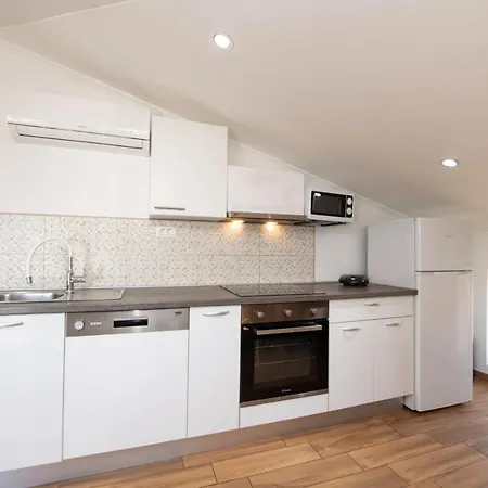 In With Sea View, Balcony, Air Conditioning, Wifi 5025-2 Apartment