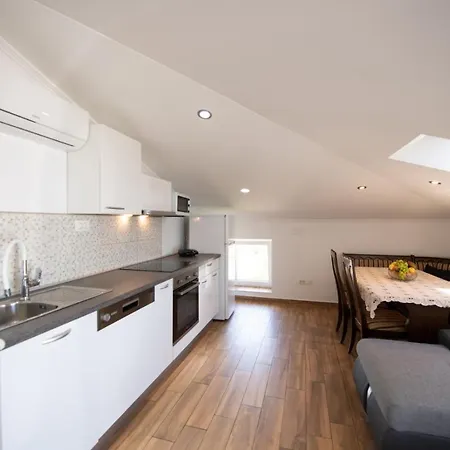 In With Sea View, Balcony, Air Conditioning, Wifi 5025-2 *