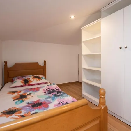 Apartment In With Sea View, Balcony, Air Conditioning, Wifi 5025-2 Ika
