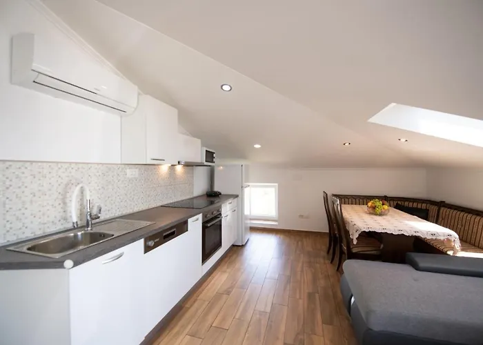 In With Sea View, Balcony, Air Conditioning, Wifi 5025-2 *